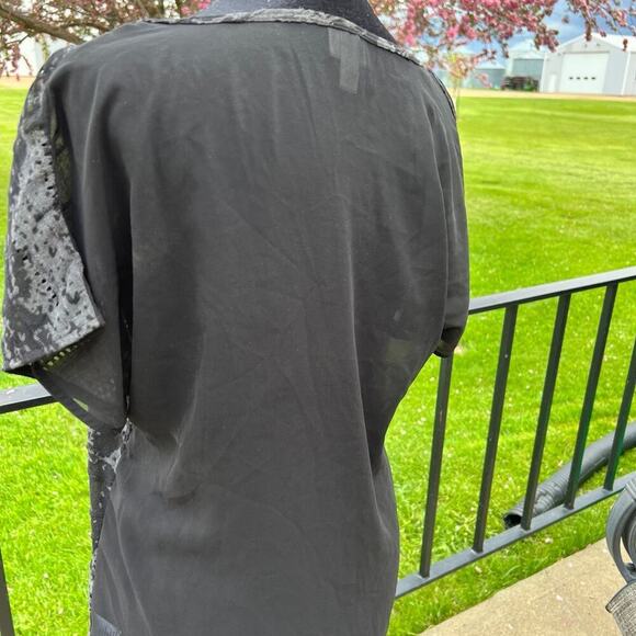 VANITY women’s size M, black gray scoop neck short sleeve top - Picture 4 of 5